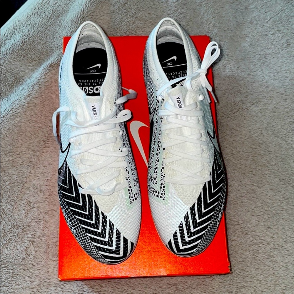 Never worn, new with box. Nike Mecurial Vapor 13